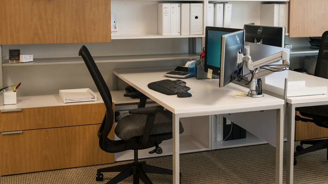 modern office design Denver: white desks with black chairs
